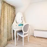 Julia Central Apartment