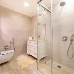 Julia Central Apartment *