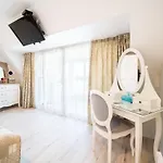 Julia Central Apartment