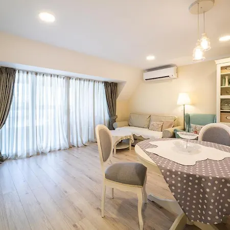 Julia Central Lägenhet