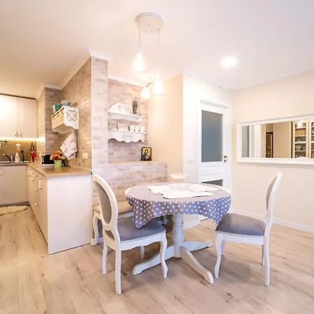 Julia Central * Варна