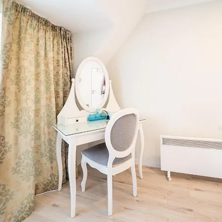 Julia Central Apartment