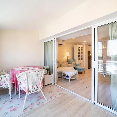 Julia Central * Варна