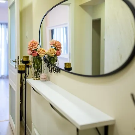 Julia Central Apartment